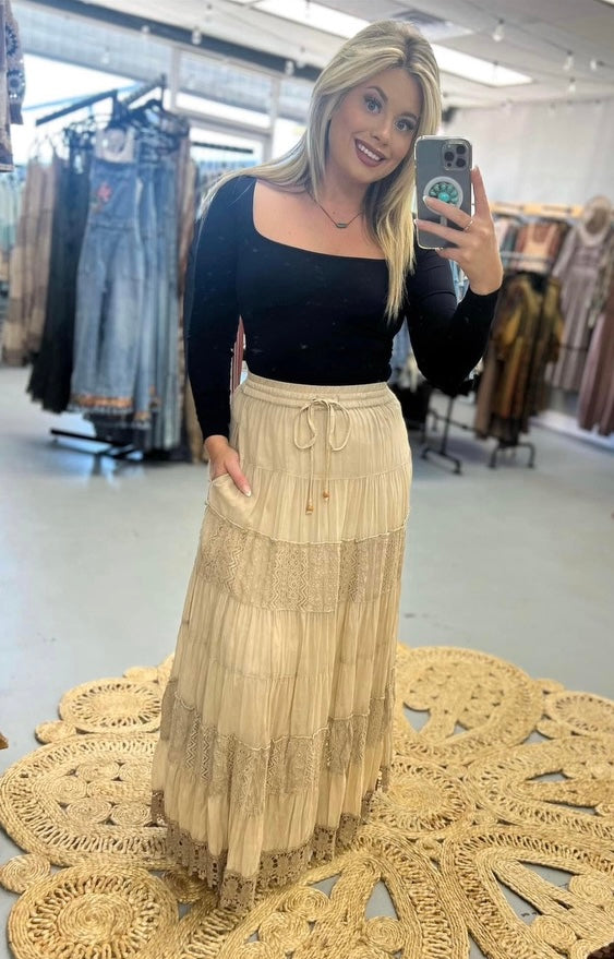 Oat Tiered Lace Skirt